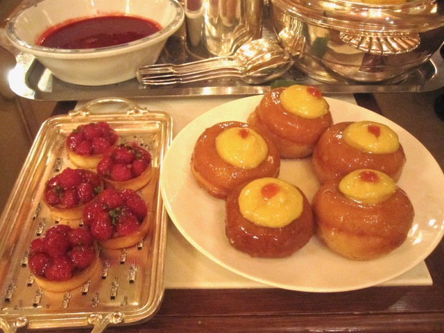 Baba au Rhum et Tartes aux Fruits